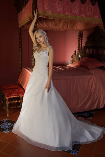 Brautkleid Ivory Delia B1958 1 Guenstiges Hochzeitskleid 2019 Bei Avorio Vestito Eiche Berlin