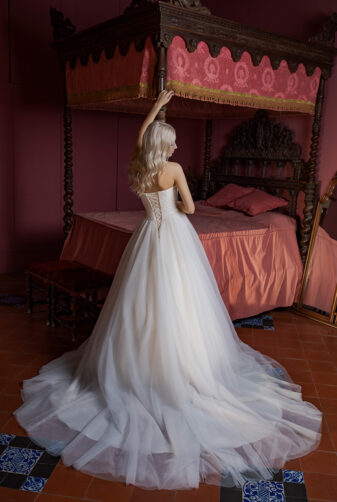 Brautkleid Ivory Holly B1956 3 Guenstiges Hochzeitskleid 2019 Bei Avorio Vestito Eiche Berlin
