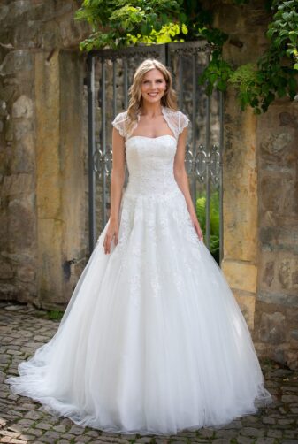 Amera Vera Kollektion 2020 Ivory Brautkleid Adaline B2027 4 Bei Avorio Vestito BrideStore And More Brautmode In Berlin Eiche