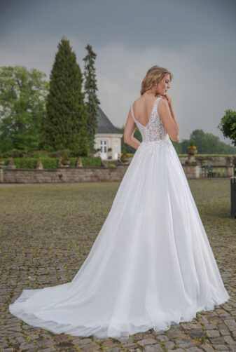 Amera Vera Kollektion 2020 Ivory Brautkleid Alexia B2002 4 Bei Avorio Vestito BrideStore And More Brautmode In Berlin Eiche