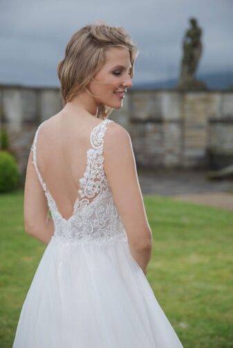 Amera Vera Kollektion 2020 Ivory Brautkleid Alison B2005 4 Bei Avorio Vestito BrideStore And More Brautmode In Berlin Eiche