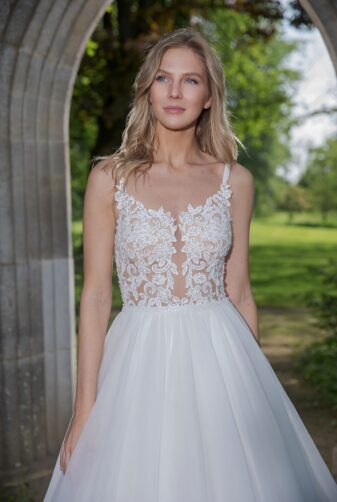 Amera Vera Kollektion 2020 Ivory Brautkleid Alissa B2003 3 Bei Avorio Vestito BrideStore And More Brautmode In Berlin Eiche