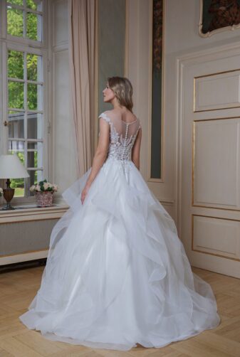Amera Vera Kollektion 2020 Ivory Brautkleid Almira B2012 9 Bei Avorio Vestito BrideStore And More Brautmode In Berlin Eiche