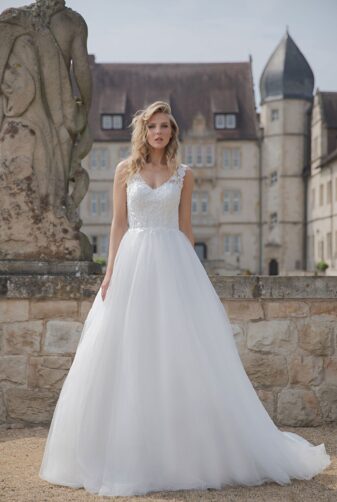 Amera Vera Kollektion 2020 Ivory Brautkleid Anica B2022 2 Bei Avorio Vestito BrideStore And More Brautmode In Berlin Eiche