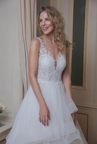 Amera Vera Kollektion 2020 Ivory Brautkleid Arianna B2006 2 Bei Avorio Vestito BrideStore And More Brautmode In Berlin Eiche