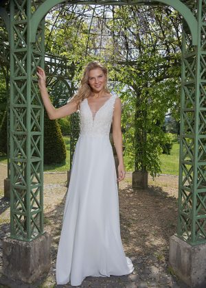 Amera Vera Kollektion 2020 Ivory Brautkleid Avena B2023 4 Bei Avorio Vestito BrideStore And More Brautmode In Berlin Eiche