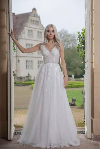 AnnAngelex Kollektion 2020 Ivory Brautkleid Bahira B2051 2 Avorio Vestito BrideStore And More Brautmode In Berlin Eiche