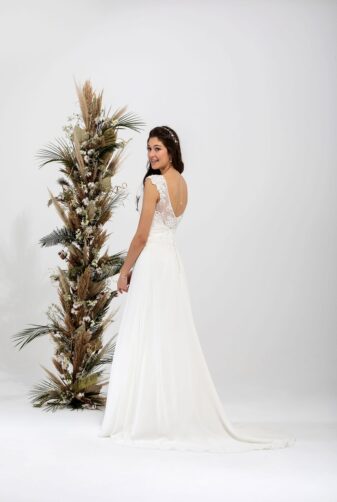 Brautmode In Berlin Eglantine 2020 Ivory Brautkleid EG C20 SACRAMENTO 1444 Bei Avorio Vestito BrideStore And More Hochzeitsmode In Berlin Eiche