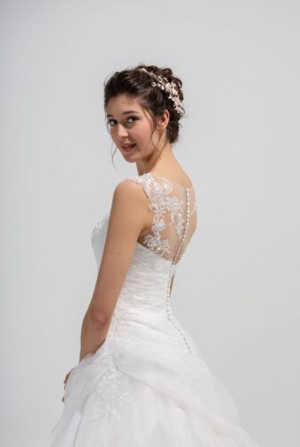 Brautmode In Berlin Eglantine 2020 Ivory Brautkleid EG C20 SAFARI 2613 Bei Avorio Vestito BrideStore And More Hochzeitsmode In Berlin Eiche