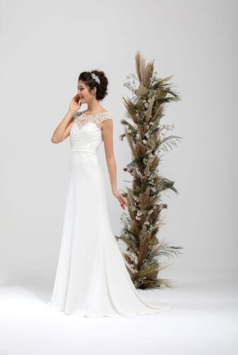 Brautmode In Berlin Eglantine 2020 Ivory Brautkleid EG C20 SAFRAN 2357 Bei Avorio Vestito BrideStore And More Hochzeitsmode In Berlin Eiche