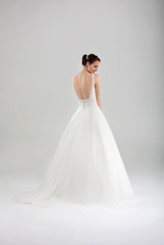 Brautmode In Berlin Eglantine 2020 Ivory Brautkleid EG C20 SAHARA 7607 Bei Avorio Vestito BrideStore And More Hochzeitsmode In Berlin Eiche