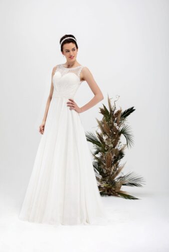 Brautmode In Berlin Eglantine 2020 Ivory Brautkleid EG C20 SAINTE 5184 Bei Avorio Vestito BrideStore And More Hochzeitsmode In Berlin Eiche