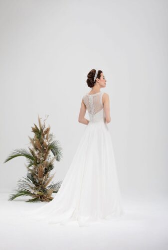 Brautmode In Berlin Eglantine 2020 Ivory Brautkleid EG C20 SAINTE 5240 Bei Avorio Vestito BrideStore And More Hochzeitsmode In Berlin Eiche