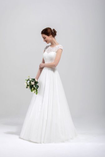 Brautmode In Berlin Eglantine 2020 Ivory Brautkleid EG C20 SAMUELLA 6348 Bei Avorio Vestito BrideStore And More Hochzeitsmode In Berlin Eiche
