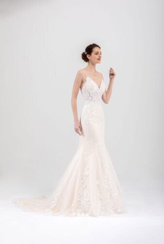 Brautmode In Berlin Eglantine 2020 Ivory Brautkleid EG C20 SAO PAULO 6241 Bei Avorio Vestito BrideStore And More Hochzeitsmode In Berlin Eiche