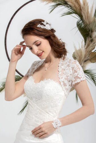 Brautmode In Berlin Eglantine 2020 Ivory Brautkleid EG C20 SATINE 6875 Bei Avorio Vestito BrideStore And More Hochzeitsmode In Berlin Eiche