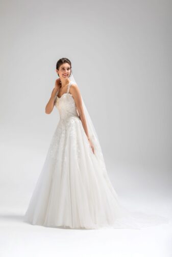 Brautmode In Berlin Eglantine 2020 Ivory Brautkleid EG C20 SCARLETT 0628 Bei Avorio Vestito BrideStore And More Hochzeitsmode In Berlin Eiche