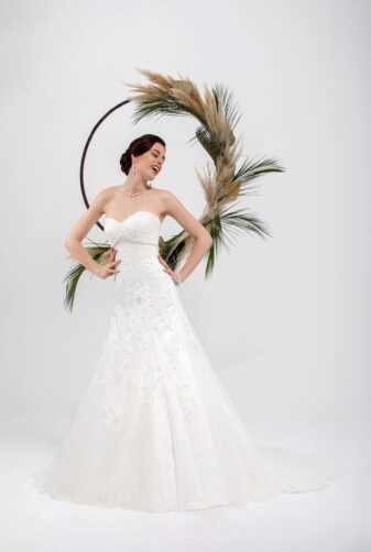 Brautmode In Berlin Eglantine 2020 Ivory Brautkleid EG C20 SEATTLE 5673 Bei Avorio Vestito BrideStore And More Hochzeitsmode In Berlin Eiche