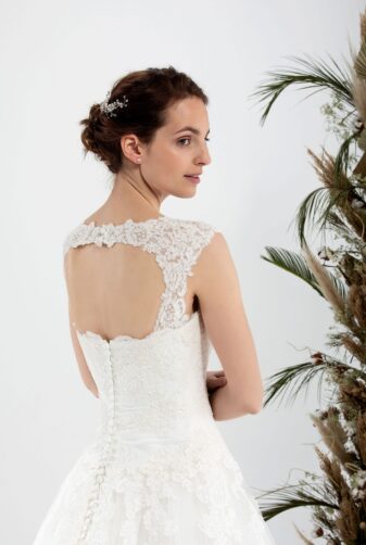 Brautmode In Berlin Eglantine 2020 Ivory Brautkleid EG C20 SERENA 6094 Bei Avorio Vestito BrideStore And More Hochzeitsmode In Berlin Eiche