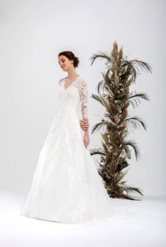 Brautmode In Berlin Eglantine 2020 Ivory Brautkleid EG C20 SERVANE 5995 Bei Avorio Vestito BrideStore And More Hochzeitsmode In Berlin Eiche