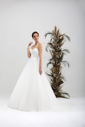 Brautmode In Berlin Eglantine 2020 Ivory Brautkleid EG C20 SHEHERAZADE 7783 Bei Avorio Vestito BrideStore And More Hochzeitsmode In Berlin Eiche