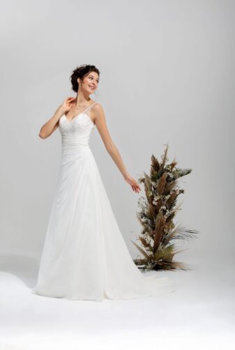 Brautmode In Berlin Eglantine 2020 Ivory Brautkleid EG C20 SHEILA 2064 Bei Avorio Vestito BrideStore And More Hochzeitsmode In Berlin Eiche