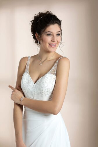 Brautmode In Berlin Eglantine 2020 Ivory Brautkleid EG C20 SHEILA 2116 Bei Avorio Vestito BrideStore And More Hochzeitsmode In Berlin Eiche