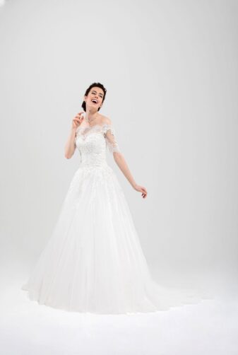 Brautmode In Berlin Eglantine 2020 Ivory Brautkleid EG C20 SINGAPOUR 5354 Bei Avorio Vestito BrideStore And More Hochzeitsmode In Berlin Eiche