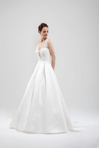 Brautmode In Berlin Eglantine 2020 Ivory Brautkleid EG C20 SISSI 7267 Bei Avorio Vestito BrideStore And More Hochzeitsmode In Berlin Eiche