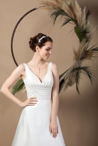 Brautmode In Berlin Eglantine 2020 Ivory Brautkleid EG C20 SIXTINE 7444 Bei Avorio Vestito BrideStore And More Hochzeitsmode In Berlin Eiche