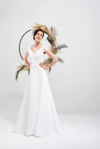 Brautmode In Berlin Eglantine 2020 Ivory Brautkleid EG C20 SOLINE 5895 Bei Avorio Vestito BrideStore And More Hochzeitsmode In Berlin Eiche