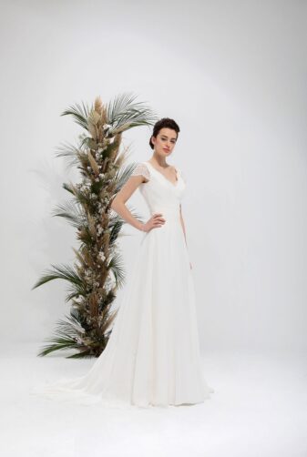 Brautmode In Berlin Eglantine 2020 Ivory Brautkleid EG C20 SORIANE 5107 Bei Avorio Vestito BrideStore And More Hochzeitsmode In Berlin Eiche