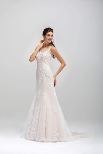 Brautmode In Berlin Eglantine 2020 Ivory Brautkleid EG C20 STAR 0397 Bei Avorio Vestito BrideStore And More Hochzeitsmode In Berlin Eiche