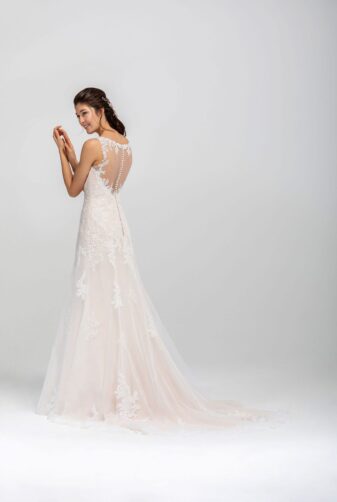 Brautmode In Berlin Eglantine 2020 Ivory Brautkleid EG C20 STAR 0440 Bei Avorio Vestito BrideStore And More Hochzeitsmode In Berlin Eiche