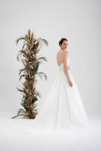 Brautmode In Berlin Eglantine 2020 Ivory Brautkleid EG C20 STELLA 7523 Bei Avorio Vestito BrideStore And More Hochzeitsmode In Berlin Eiche