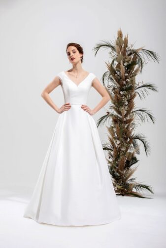 Brautmode In Berlin Eglantine 2020 Ivory Brautkleid EG C20 STEPHANIE 6153 Bei Avorio Vestito BrideStore And More Hochzeitsmode In Berlin Eiche