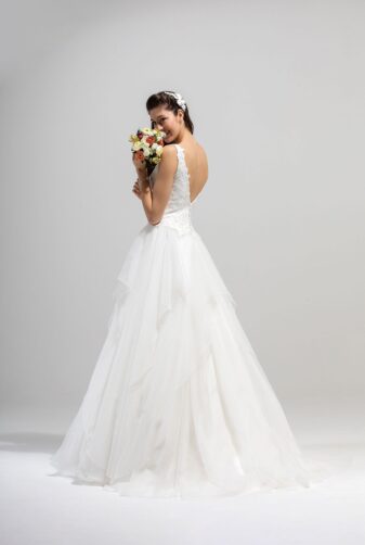 Brautmode In Berlin Eglantine 2020 Ivory Brautkleid EG C20 SULTANA 1653 Bei Avorio Vestito BrideStore And More Hochzeitsmode In Berlin Eiche
