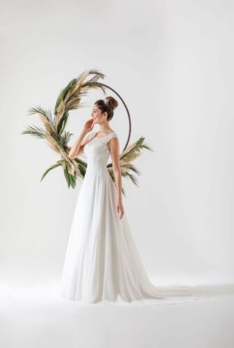 Brautmode In Berlin Eglantine 2020 Ivory Brautkleid EG C20 SUZANNE 1119 Bei Avorio Vestito BrideStore And More Hochzeitsmode In Berlin Eiche