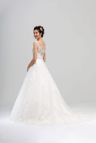 Brautmode In Berlin Eglantine 2020 Ivory Brautkleid EG C20 SYMPHONIE 2194 Bei Avorio Vestito BrideStore And More Hochzeitsmode In Berlin Eiche