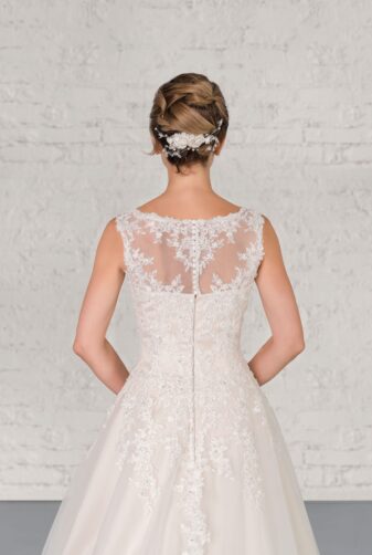 Hochzeitsmode In Berlin Fuchs 2020 Ivory Brautkleid D 03229 2 Bei Avorio Vestito BrideStore And More Hochzeitsmode In Berlin Eiche