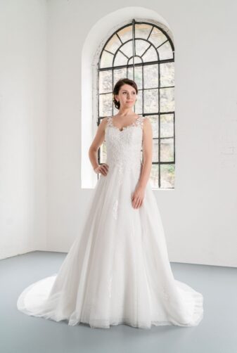 Hochzeitsmode In Berlin Fuchs 2020 Ivory Brautkleid D 03318 1 Bei Avorio Vestito BrideStore And More Hochzeitsmode In Berlin Eiche