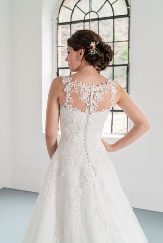 Hochzeitsmode In Berlin Fuchs 2020 Ivory Brautkleid D 03318 2 Bei Avorio Vestito BrideStore And More Hochzeitsmode In Berlin Eiche
