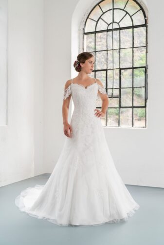 Hochzeitsmode In Berlin Fuchs 2020 Ivory Brautkleid D 03323 1 Bei Avorio Vestito BrideStore And More Hochzeitsmode In Berlin Eiche