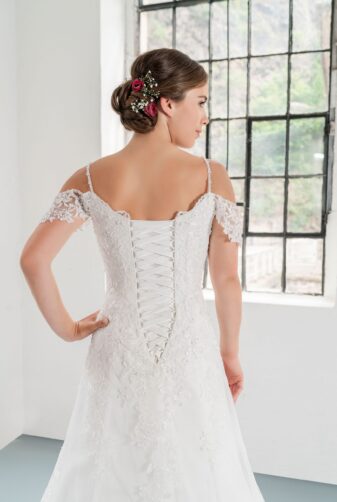 Hochzeitsmode In Berlin Fuchs 2020 Ivory Brautkleid D 03323 2 Bei Avorio Vestito BrideStore And More Hochzeitsmode In Berlin Eiche