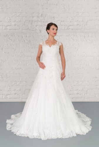 Hochzeitsmode In Berlin Fuchs 2020 Ivory Brautkleid D 03324 1 Bei Avorio Vestito BrideStore And More Hochzeitsmode In Berlin Eiche