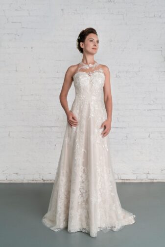 Hochzeitsmode In Berlin Fuchs 2020 Ivory Brautkleid D 03328 1 Bei Avorio Vestito BrideStore And More Hochzeitsmode In Berlin Eiche