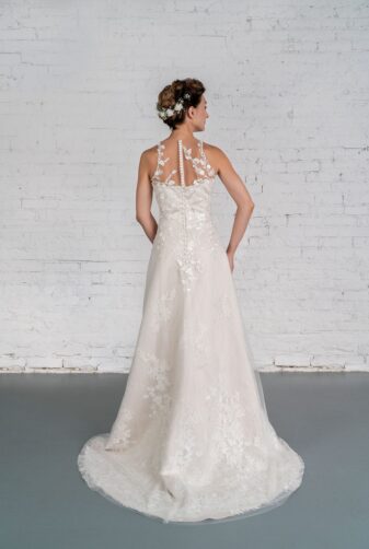 Hochzeitsmode In Berlin Fuchs 2020 Ivory Brautkleid D 03328 2 Bei Avorio Vestito BrideStore And More Hochzeitsmode In Berlin Eiche