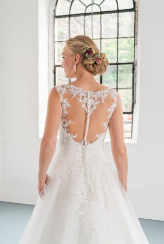Hochzeitsmode In Berlin Fuchs 2020 Ivory Brautkleid D 03330 2 Bei Avorio Vestito BrideStore And More Hochzeitsmode In Berlin Eiche