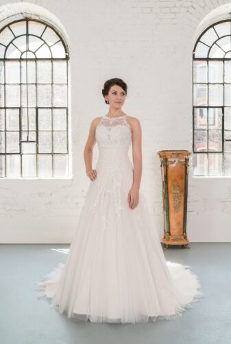 Hochzeitsmode In Berlin Fuchs 2020 Ivory Brautkleid D 03331 1 Bei Avorio Vestito BrideStore And More Hochzeitsmode In Berlin Eiche