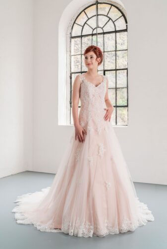 Hochzeitsmode in Berlin Fuchs 2020 ivory Brautkleid D 03333 1 bei Avorio Vestito BrideStore and more Hochzeitsmode in Berlin Eiche